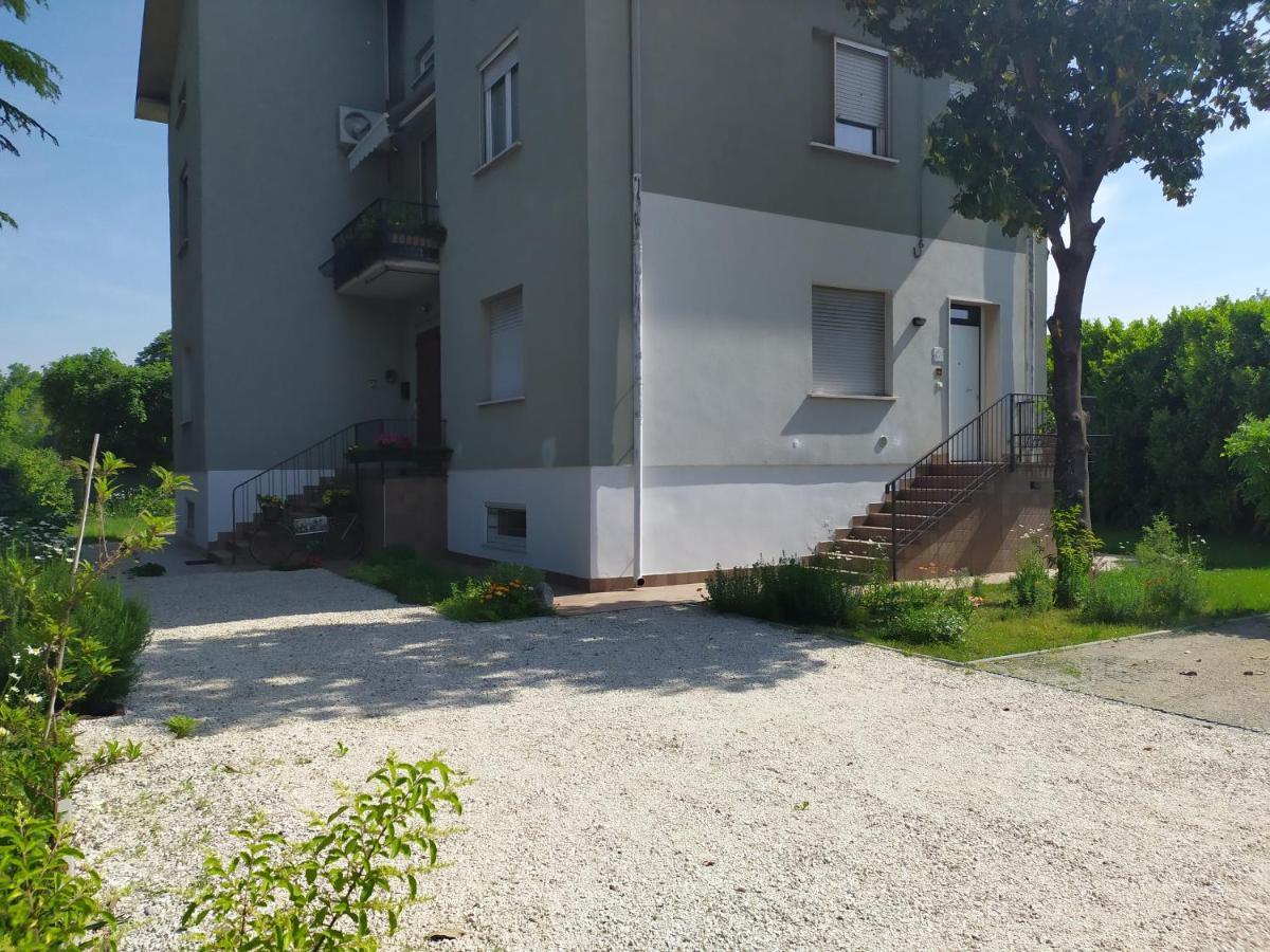 Casa Vacanze I Giardini Di Marzo San Giorgio di Mantova Bagian luar foto